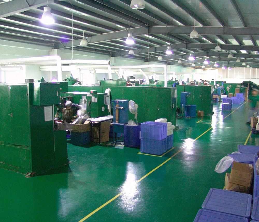 High-capacity industrial reactors for large volume resin production